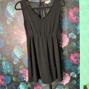 ✨MOLLY BRACKEN Little Black Sleeveless Dress with Lace Detail🖤